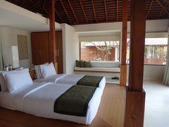 9月3日　おはようございます！目覚めるとそこは南国リゾート！
リノベーションしたばかりだそうで、とてもきれいでした。リノベーション後のセミオープンとのことで、宿泊したことのある友人に特別価格でオファーがあったそうです。素敵なところにお得に泊まれて、友人に感謝です♪
