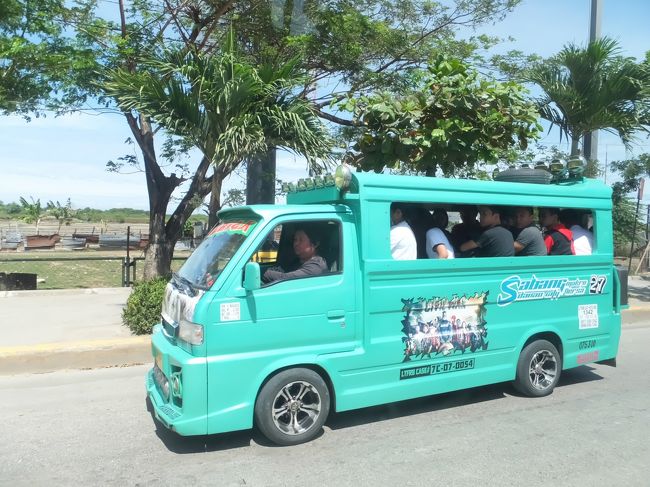 しかし、どのジプニーも満員御礼です☆