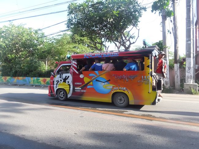 フィンランドのキャラクター「アングリーバード」ですね。<br />立ち乗りしている人もいます。