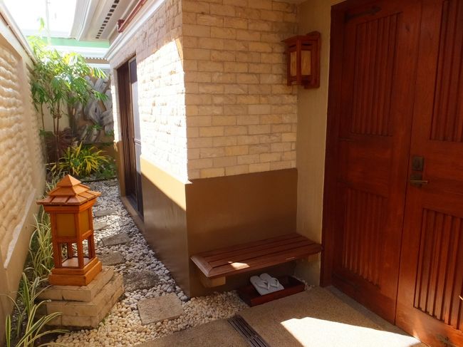 こちらが完全個室の私だけのヴィラです。贅沢ですね。<br />全室にプライベートガーデンパティオ、埋め込み式のサンケンバスタブ、ハーバルスチームルーム、シャワーを完備しているそうです。