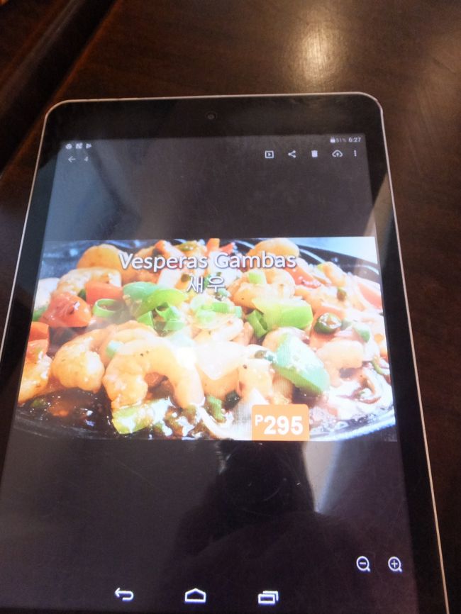 iPadのメニューも用意してくれます。<br />写真を見ながら注文をすることができるのは、良いですね。