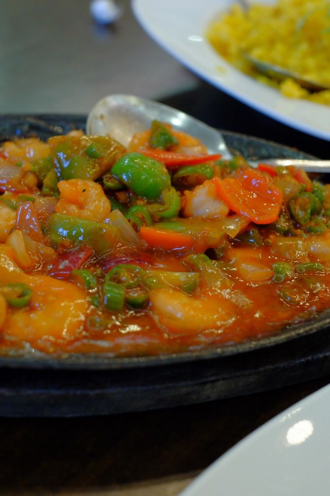 Vesperas Gambas<br />エビのトマトソースの鉄板焼きといったところでしょうか。