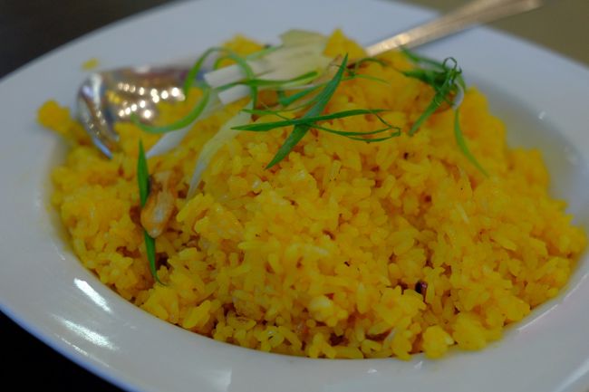 Garlic Rice<br />こちらのガーリックライスは、サフランライスのような色です。
