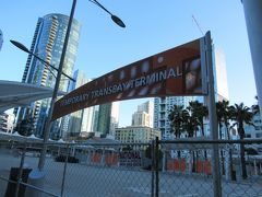 クラムチャウダーを食べたあとは、翌日のAmtrak連絡バスに乗るTransbay Temporary Terminalを視察しに行きました。全然人がいないから、ちょっと不気味な感じでしたがとりあえず場所は確認できたので、そこからホテルまでの経路を確認しました。
ホテルに一旦戻ってからは、持ってくるのを忘れたベルトを探しにPowell stにあるBloomingdalesを中心としたいくつかのショップをまわって、結局Gapでそれなりのものを見つけました。
そのあとは近くのTrader Joe'sで夕食にサラダと、明日の朝食のバナナを買いました。それにしてもバナナ1本19セントって安いな。。そういえば最近日本でもTrader Joe'sのエコバッグ持っている人多いですよね。Whole Foodsよりはハイソな感じがしないけど、どれも美味しそうだし価格帯も比較的良心的なスーパーだと思います。

前回サンフランシスコに来た時も感じたのですが、Powell stはユニオンスクエアも近く、デパートが並んでいたりする場所にもかかわらず、テンダーロイン地区が近いからか、少し怖い、目を合わせたくないような人達が多めな気がする…なので日が暮れてからはそそくさと帰るようにしました。