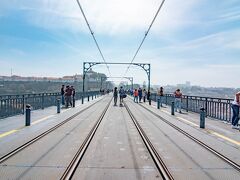 身軽になってSao Bentoに戻り、今度こそ川の向こうに行きますよ。
行き方はだいたい歩きかメトロかでしょうが、せっかくなら歩きたい。