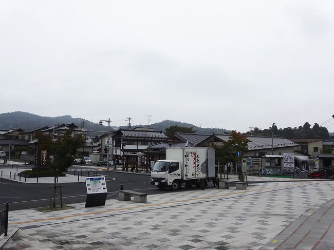 もっと観光客がいるかと思ったら、駅前は静かでした。