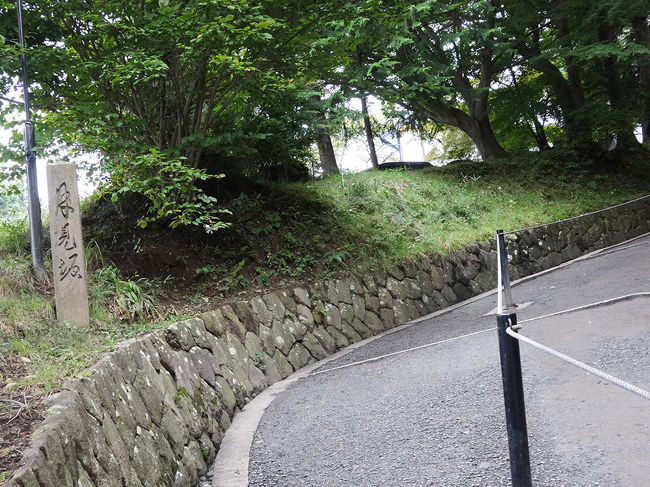 月見坂<br />結構長い坂で疲れます…(~_~;)<br />途中にいろんなお堂があります。