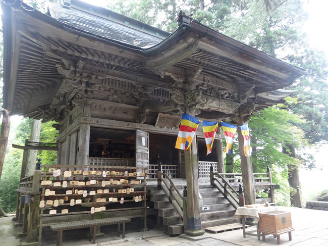 弁慶堂<br />中に義経と弁慶の木像が祭られています。