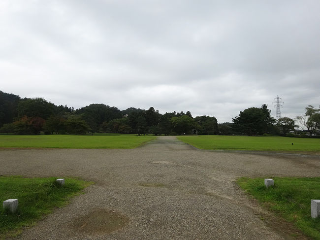 観自在王院跡（かんじざいおういんあと）<br />二代基衡公の妻が建立したと伝えられている寺院跡です。<br />お堂は残っていませんが、奥に舞鶴が池があって、極楽浄土を表現した庭園だそうです。世界遺産です。<br />