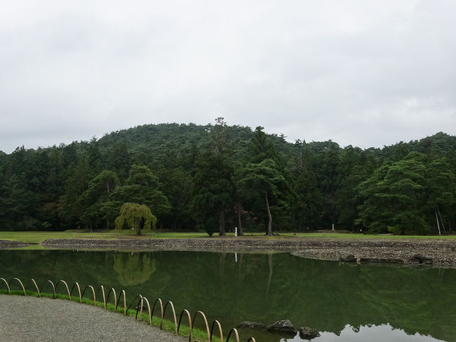 大泉が池<br />大きな池です。一周廻れます。当時は橋が架けられていたそうです。