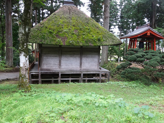 姫待不動堂<br />この達谷西光寺の飛地境内である途中で見た姫待滝の本尊を祭ったものを、再建したそうです。<br />苔が古さを感じていいですね。