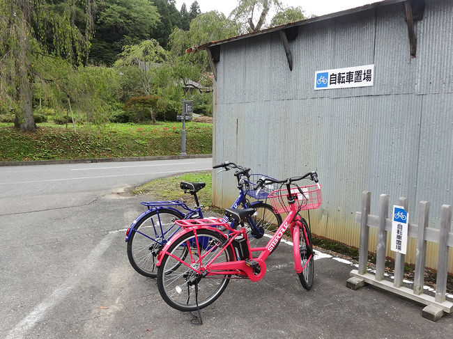 各施設に自転車置場がありますが、他の人の自転車は見かけません…。<br />道すがら、車は時折通りますが、自転車や徒歩の人は全然いません…なぜ？(*_*;