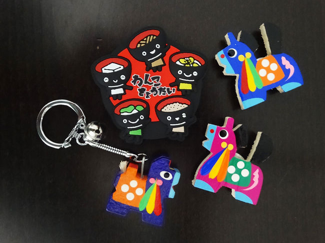 盛岡で買ったものです。<br />わんこきょうだいのマグネット、手づくり村で買ったチャグチャグ馬コのキーホルダーとマグネット。