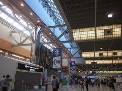 成田空港第２ターミナルには７時少し前に着きました