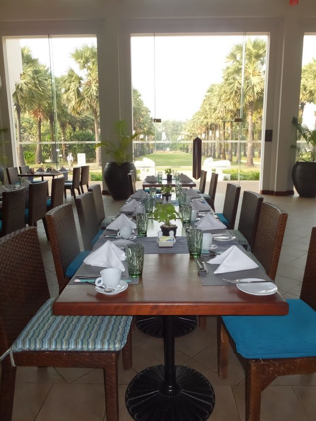 こちらは朝食のレストラン。