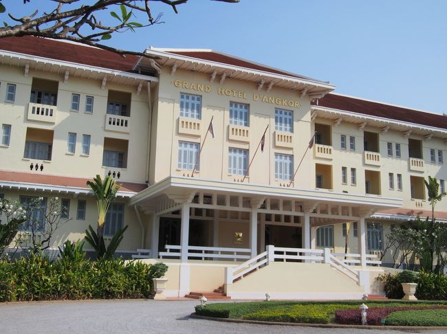 今日はこちらでCOOKING CLASSに参加します。<br />この日は私たちだけの貸切状態でした。<br /><br />Raffles Grand Hotel d’Angkor Cooking Class<br />US$99.9×2人　合計￥24,176-