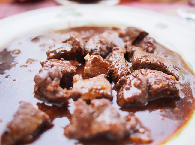 メインメニューはもちろん!!牛肉とクラッシュペッパーの炒め物『LOC LAC』!!<br />この料理が、先生との差に愕然の反面、感動しつつ、次回は絶対に「ル グラン」での食事を固く心に誓いました！