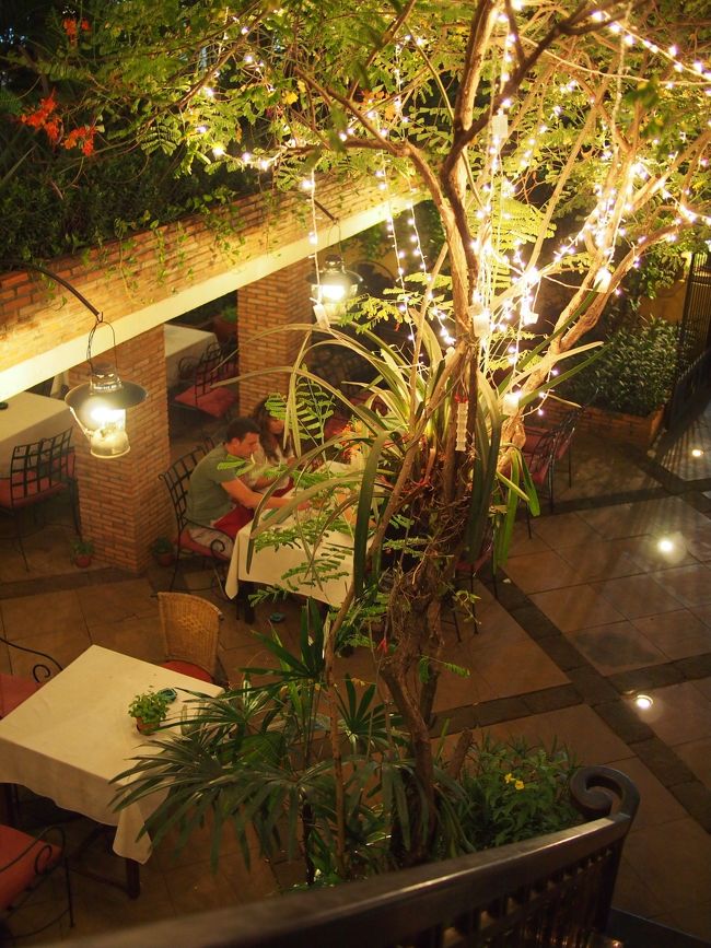 『INDOCHINE／インドシン』は夜もいい雰囲気です。