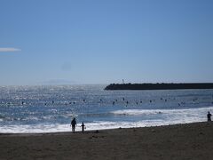 サザンビーチではたくさんの人が夏の気候を満喫。