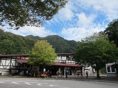 仮眠をとって、「立山駅」９時20分発のケーブルに乗ります。

（立山駅ー室堂往復・大人１名　4310円）