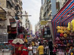 旺角Mongkokの女人街まで、一気にワープ。

とにかく、この周辺は人、人、人で身動きが取りずらい。
困ってしまうね。

相変わらず、何も買わず。