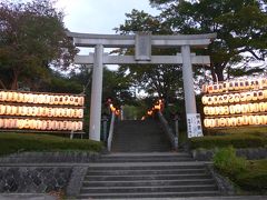 温泉神社の参道入り口付近の大鳥居