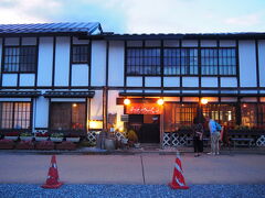 ホテルの斜め向かい側に居酒屋。

素泊まりなので、チェックインしてすぐに
ここでごはんにしました。