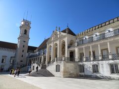 旧大学1

コインブラ大学というとこの建物と塔
