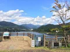 ③相俣ダム

まずはダム湖、赤谷湖。奥には猿ヶ京温泉。右側に写る木は紅葉が始まっている。春先の桜もきれいだそうで、ダム湖百選にも選ばれている。