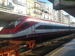夜行列車で、マドリードからリスボンに到着。