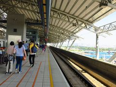 1時間程度で高鐵台中駅に到着です。
駅舎は新しく大きな駅です。