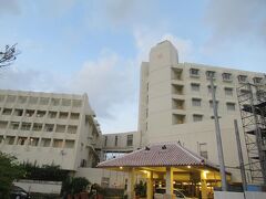 １０月６日午後３時半。ダイビングショップの車で今日から泊る南の美ら花 ホテルミヤヒラまで送ってもらいました。