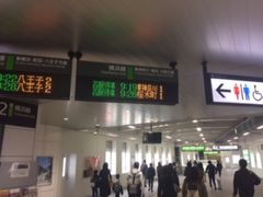 菊名駅でJRに乗り換えます。