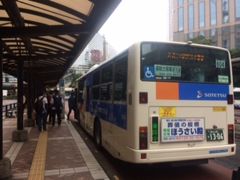 三ツ沢グランド行きバスに乗車します。