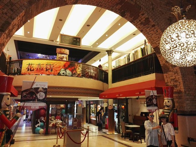 ……😓💦💦💦<br /><br /><br /><br /><br /><br /><br />なんか微妙……😓💦💦💦<br /><br /><br /><br /><br />興味もへったくれもない小さなお店がチマチマ営業している微妙過ぎるショッピングモールのようです……😓💦💦💦<br /><br /><br /><br /><br />