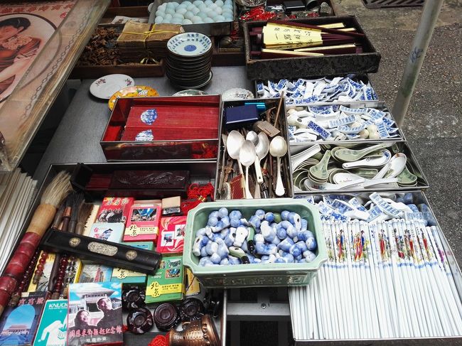 陳列されているものは……<br /><br /><br /><br /><br /><br />中国っぽい昔ながらのお箸やスプーン……😓<br /><br /><br /><br /><br />