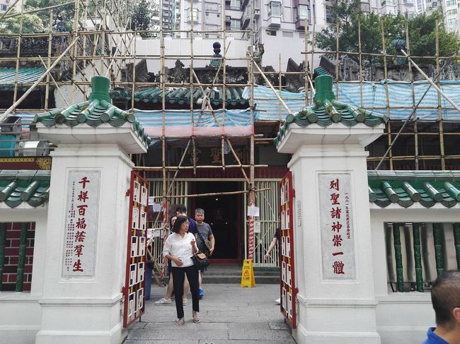 ほどなくして……🚶🚶🚶<br /><br /><br /><br /><br /><br />「文武廟」(マンモーテンプル)というお寺があったんで、ついでにお参りしていきましょうね🎵<br /><br /><br /><br /><br /><br /><br />