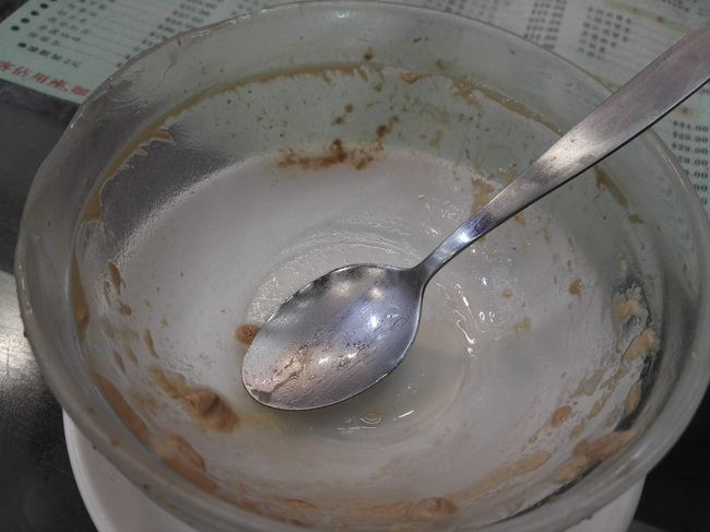 こちらも完食ですっ❗<br /><br /><br /><br /><br /><br />ふぅ……😵💨<br /><br /><br /><br />お腹一杯だわぁ～😜<br /><br /><br /><br /><br />満足満足🍴🈵😆<br /><br /><br /><br /><br /><br /><br /><br /><br />この後、女人街まで行って服とかスニーカーとか見に行こうと思ってたんだけどぉ……お腹一杯でオネムモード突入よん……😪<br /><br /><br /><br /><br /><br /><br />「腹の皮が突っ張れば目の皮が弛たるむ」……あたしのためにある言葉……😅<br /><br /><br /><br /><br /><br /><br /><br /><br /><br /><br /><br />ゲボッ……バフッ……ってげっぷを出しながら、再びお宿まで歩いて帰りましたとさ……🚶🚶🚶<br /><br /><br /><br /><br /><br /><br /><br /><br /><br />おやすみなさいませ～……😪💤💤<br /><br /><br /><br />