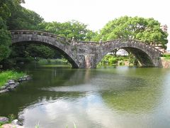 国重要文化財の「眼鏡橋」、石のアーチが美しく大きいですね！。

長い歴史とドラマを持つような重厚感漂う立派な石造りです。
眼鏡橋と言えば長崎市ではなく、こちらかも知れません。