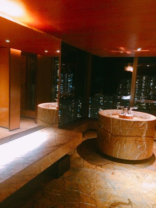 香港はびっくりするくらいトイレが少ない。<br />トイレが近い私にとっては死活問題ですが、この旅で1番綺麗なトイレに出会えたのでパシャり。<br /><br />さすが四つ星ホテル。