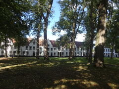 ベギン会修道院へ着きました。
静かな場所です。