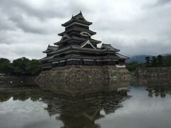 平日とはいえまだ夏休みのせいか、小さな子供の客が多く、階段前で行列ができることもしばしばあり。