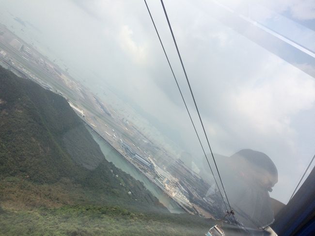 落ちたらどうなる？<br />と、考えるとぞっとするようなとんでもない高さのところをひたすら走る。<br />圧巻の眺め。<br />途中雨が、、。<br />山だから仕方ないかと諦めつつ向かいます。