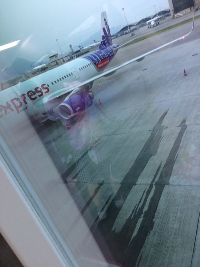 腹ごしらえをしたところで、飛行機へ<br /><br /><br />楽しかった香港。<br />あっという間にお終いです。<br />はじめてのひとり旅。<br />なんのアクシデントにも合わずに無事に終わり感謝です。<br /><br />改めて海外熱に火がつきそう。<br />