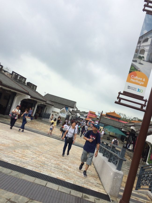 テーマパークと謳ってるだけあって雰囲気のある街並みと、お土産やさん、食事ができるところと盛りだくさん。<br />まずはお目当ての大仏さまを目指します。