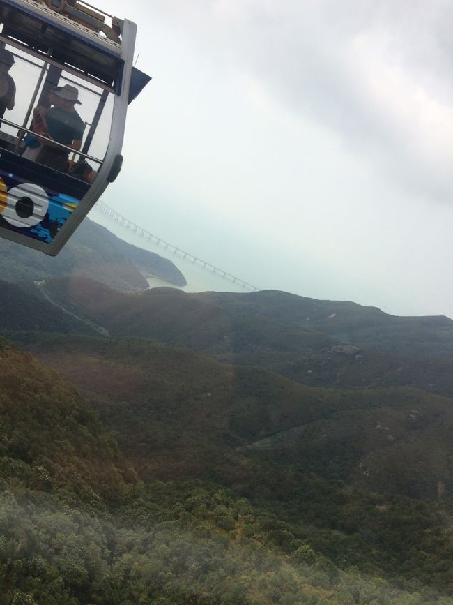 立ち乗りして写真撮りまくってます。<br />空いてると1人とかグループ毎で乗せてくれることもあるみたいだけど、だいたい相乗りでした。