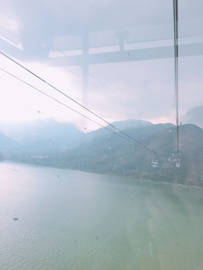 海を越え、山をこえていくゴンピン360というケーブルカーに乗り山の上にあるテーマパークを目指します。