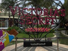 一段落したら、ビーチウォークまで、じゃらんじゃらんです。

私は、ホテル周辺をじゃらんして街スパでフットマッサージでも、と考えていたのですが…

この旅行で娘が唯一、下調べしたビーチウォークのヴィクトリアシークレットへ行き、下着を買わされる羽目になったのでした。