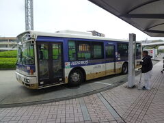 八王子駅南口バス乗り場

南大沢駅へは、始点、終点ですの座っていけます。
楽ちんです。