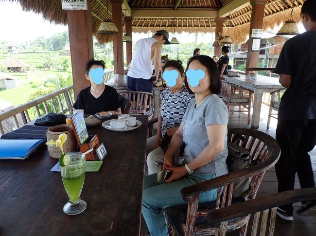 「気持ちいいね～」と言い合いながら、おしゃべりと笑いが止まらない私達はさぞ迷惑なおばちゃん達だったことでしょう。ごめんなさい。でも気持ちよくて楽しくて・・・<br />周りの方たちはみなさん、静かに過ごしていらっしゃったので　気にはしながら　ついついおしゃべりエキサイト！　反省